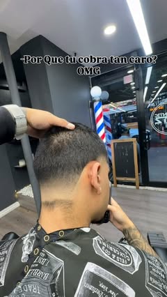 Barber detailing a neckline trim at Authentic Cutz Barbershop